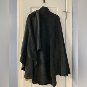 NWT Fashion Love black fleece poncho/cape single button scarf built in A010